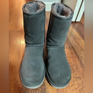 UGG CLASSIC SHORT STUDDED CHARCOAL BOOTS - WOMENS SZ 7